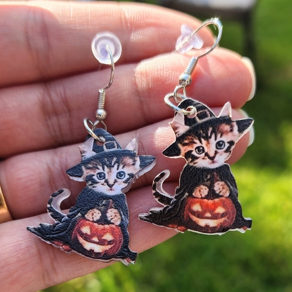 Cute Halloween Cat Witch Earrings – Acrylic Pumpkin Design - Picture 9 of 9